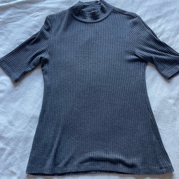 Top. - Picture 5 of 5